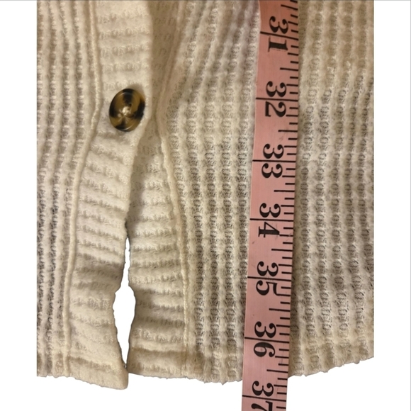 Women's Gradient Button-Up Sweater - Picture 7 of 8